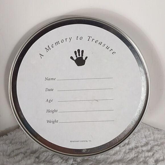 Hallmark Handprint Tin Plaster Handprint Kit - Picture 2 of 5